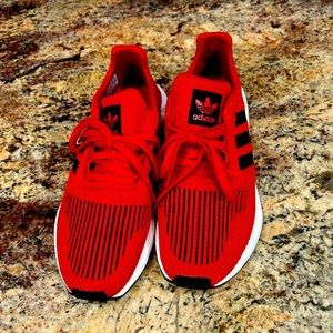 Adidas Ortholite women’s sneakers. Cute red color.